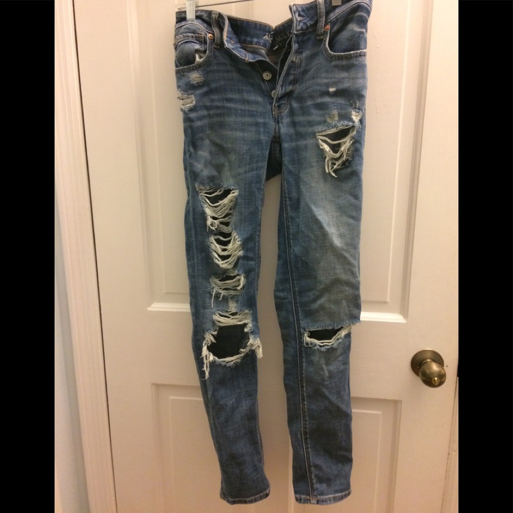 American Eagle destroyed boyfriend jeans